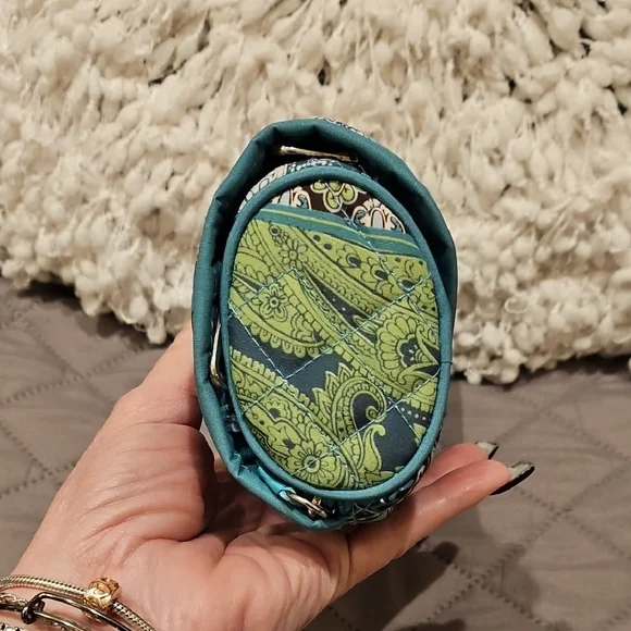 Modella Blue and Green Travel Jeweley Bag with Quilted Design - Picture 3 of 16